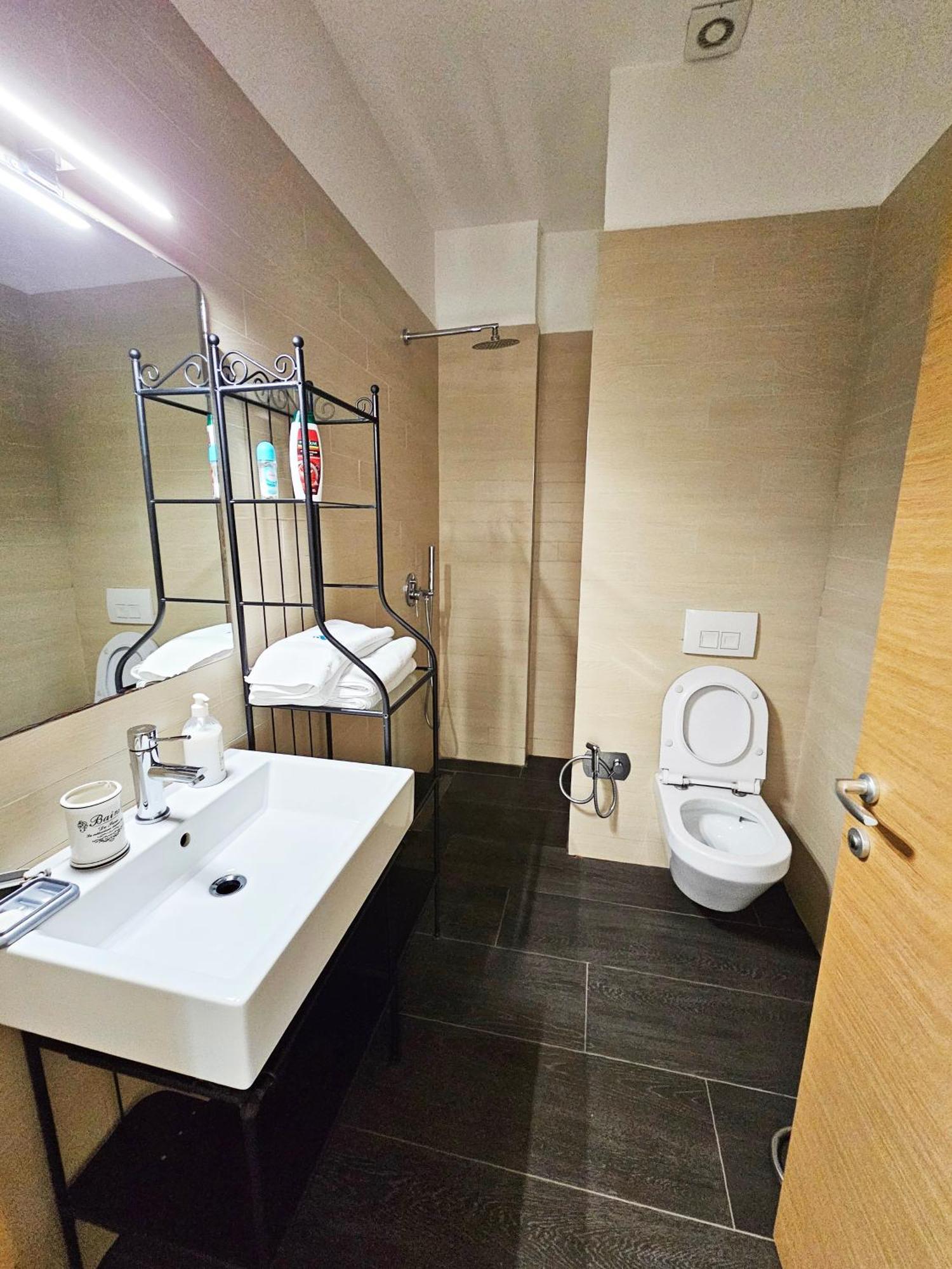 Magnet Residence Condo 2 Self Check In ติรานา ภายนอก รูปภาพ